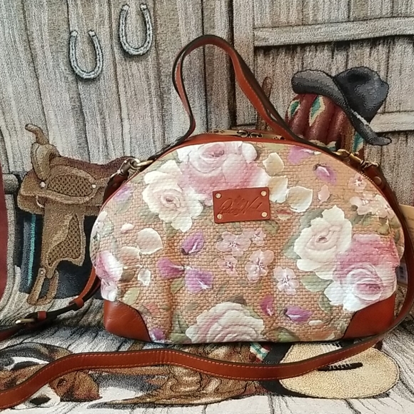 Patricia Nash Handbags - Patricia Nash crackled rose garden straw bag